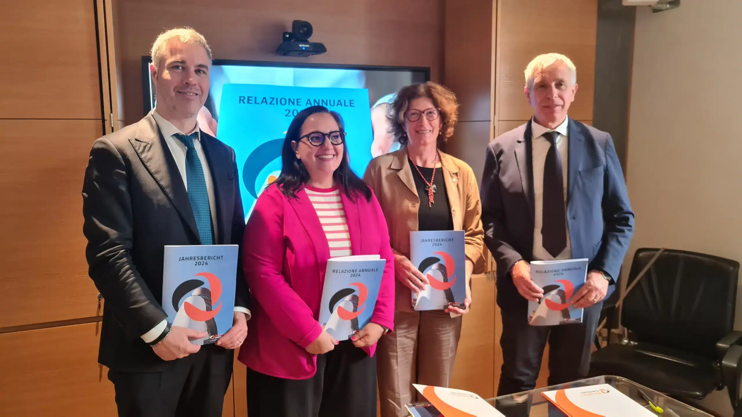 Geschäftsführer / CEO Matteo Migazzi, Chief Operating Officer Giorgia Giovine und Präsidentin Johanna Vaja der Pensplan Centrum AG sowie Carlo Daldoss, Regionalassessor für die Zusatzvorsorge.